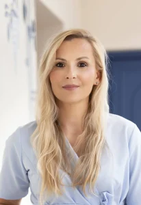 Doktor Małgorzaty Głogiewicz specjalista położnictwa i&nbsp;ginekologii oraz&nbsp;dyplomowany lekarz medycyny estetycznej. Obecnie w&nbsp;trakcie szkolenia specjalizacyjnego z&nbsp;zakresu perinatologii.